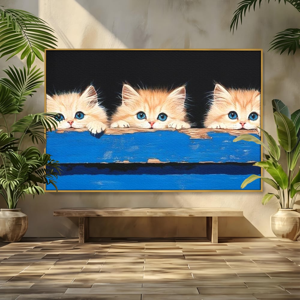 Tablou canvas cu ilustratie digitala cu trei pisicute, in rama de aluminiu auriu